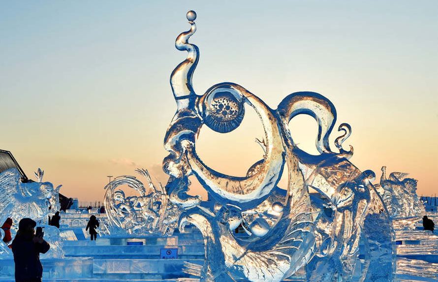 Karya Seni Es Di China
