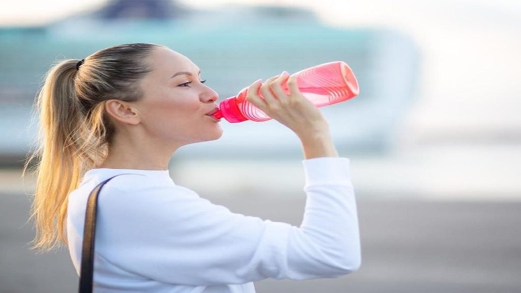 10 Manfaat Air Putih Bagi Kesehatan Tubuh Manusia