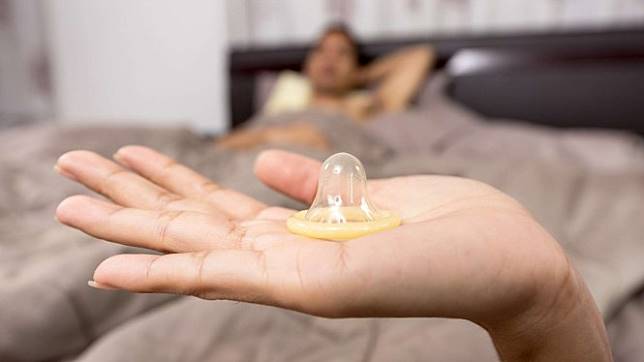 Pakai Kondom Dobel Bikin Seks Lebih Lama, Amankah
