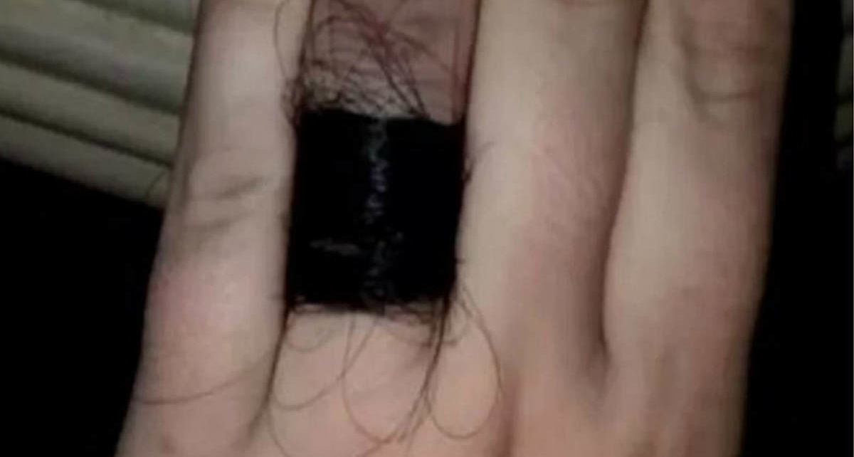 Cincin Tunangan dari Rambutnya