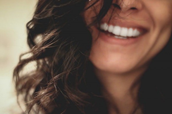 Manfaat Mengejutkan dari Tersenyum Bikin Kamu Awet Muda