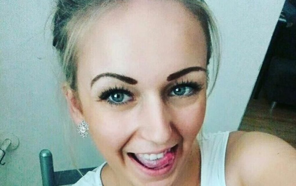 Ditangkap karena Narkoba, Model Cantik Viral Senyum Saat Foto Bareng Polisi