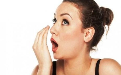 Gak Perlu Pakai Obat, 8 Cara Menghilangkan Bau Mulut Paling Mudah