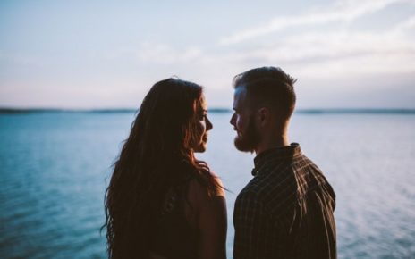 Begini 5 Cara Menumbuhkan Saling Percaya pada Pasangan, Catat Ya!