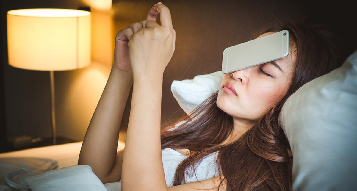 Balas Chat Pada Saat Waktu Tidur Bisa Menganggu Kesehatan Tubuh