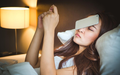 Balas Chat Pada Saat Waktu Tidur Bisa Menganggu Kesehatan Tubuh