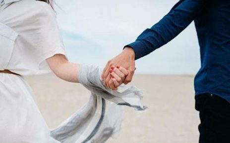 Pentingnya Komitmen Berbagi Peran Sebelum Menikah
