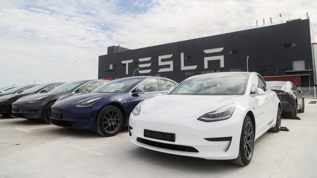 Saham Tesla Anjlok Imbas Cuitan Elon Musk Tentang Pajak