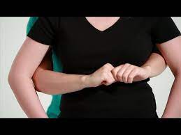Metode melaksanakan maneuver Heimlich pada bunda berbadan dua serta orang dengan obesitas